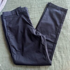 (Like new) GAP men’s Hybrid Slim Khakis